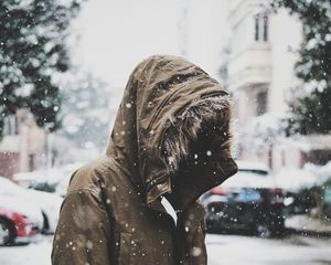 Превью обои силуэт, куртка, капюшон, снег, зима