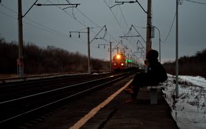 Превью обои силуэт, одиночество, грусть, поезд, станция