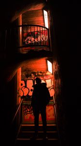 Превью обои силуэт, одиночество, лестница, граффити, темный
