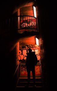 Превью обои силуэт, одиночество, лестница, граффити, темный