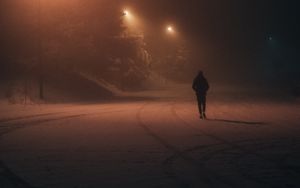 Превью обои силуэт, одиночество, ночь, снег, фонари