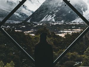 Превью обои силуэт, окно, горы, вид, пейзаж