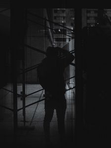 Превью обои силуэт, отражение, темный, чб, зеркальный, фотограф