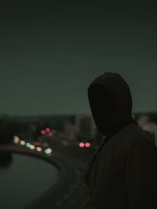 Превью обои силуэт, темный, капюшон, сумерки, мрачный