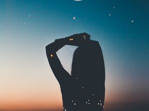 Превью обои силуэт, звездное небо, звезды, луна, ночь