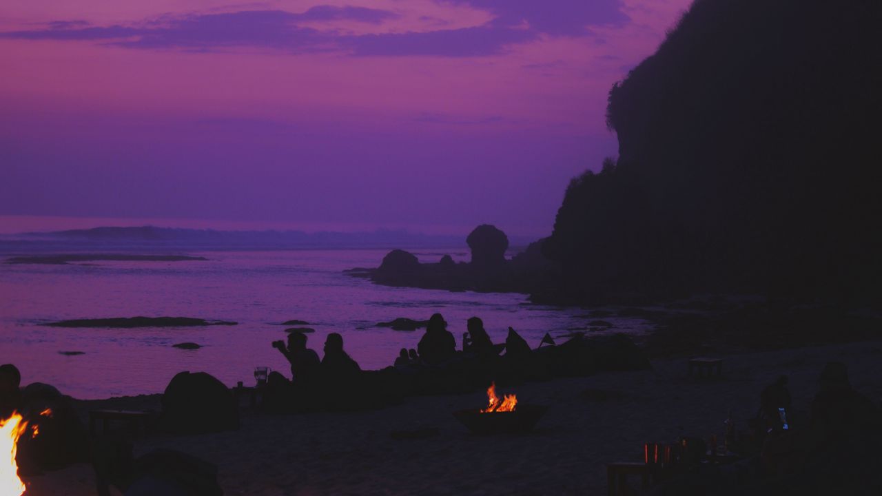 Обои силуэты, берег, пляж, закат, отдых, индонезия