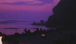 Превью обои силуэты, берег, пляж, закат, отдых, индонезия