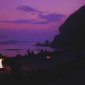 Превью обои силуэты, берег, пляж, закат, отдых, индонезия