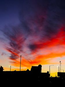 Превью обои силуэты, город, здания, облака, цветной, закат, небо, темный