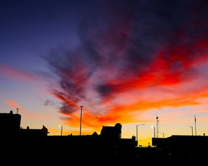 Превью обои силуэты, город, здания, облака, цветной, закат, небо, темный