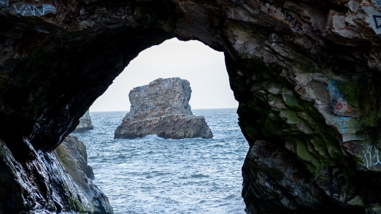 Обои скала, арка, берег, море