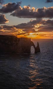 Превью обои скала, арка, море, волны, закат, пейзаж