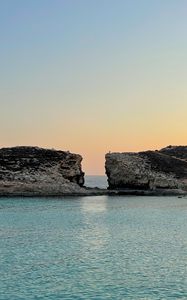 Превью обои скала, арка, море, горизонт, пейзаж, природа