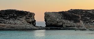 Превью обои скала, арка, море, горизонт, пейзаж, природа