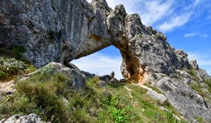 Превью обои скала, арка, трава, камни, природа