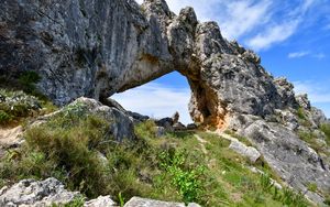 Превью обои скала, арка, трава, камни, природа