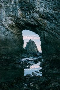 Превью обои скала, арка, вода, силуэт, природа