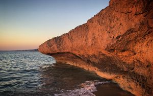 Превью обои скала, берег, море, пена, пейзаж