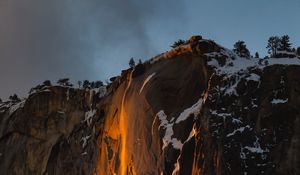 Превью обои скала, горы, вершина, глыбы