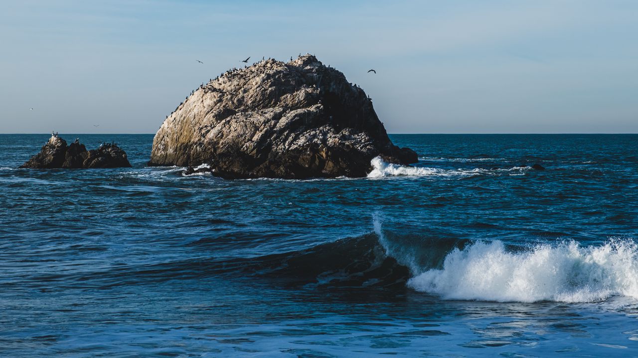 Обои скала, камень, море, волны