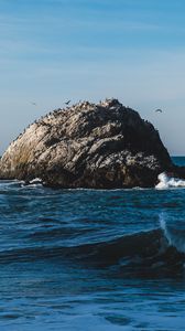 Превью обои скала, камень, море, волны