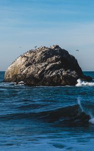 Превью обои скала, камень, море, волны