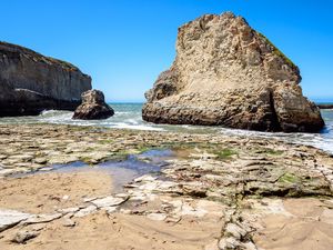 Превью обои скала, камень, рифы, море, пейзаж