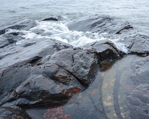 Превью обои скала, камень, вода, волны, море