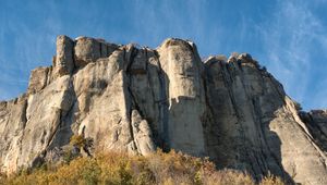 Превью обои скала, камни, каменный, кусты