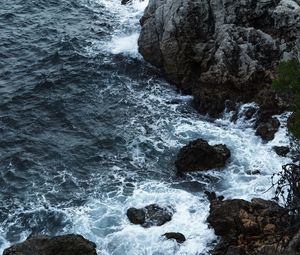 Превью обои скала, камни, море, пена