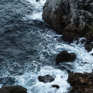 Превью обои скала, камни, море, пена