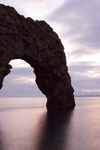 Превью обои скала, море, арка, горизонт, пейзаж