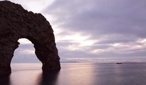 Превью обои скала, море, арка, горизонт, пейзаж