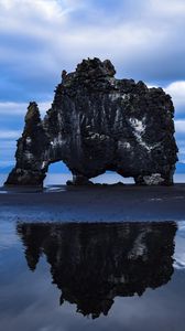 Превью обои скала, море, берег, базальтовая скала, хвитсеркюр, исландия