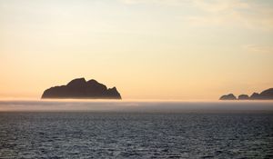 Превью обои скала, море, горизонт, вечер