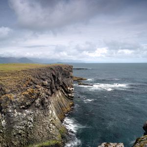 Превью обои скала, море, камни, пейзаж, природа, облака