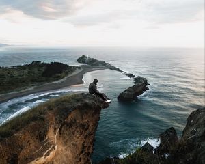 Превью обои скала, море, одиночество, уединение, новая зеландия
