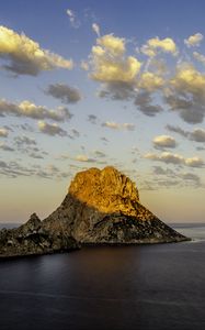 Превью обои скала, море, вода, облака, сумерки, пейзаж