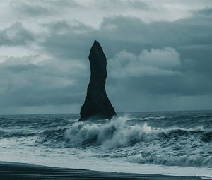 Превью обои скала, море, волны, вода, берег, природа