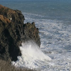 Превью обои скала, море, волны, вода, природа, пейзаж