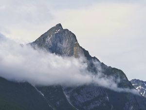 Превью обои скала, облако, рельеф, вершина, высота, пейзаж