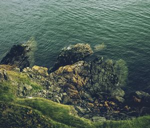 Превью обои скала, обрыв, море, камни, природа