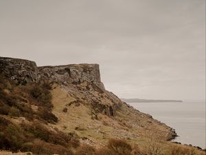 Превью обои скала, обрыв, море, пейзаж, природа