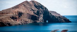 Превью обои скала, остров, море, лодки, вода