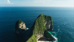 Превью обои скала, остров, океан, пляж, индонезия