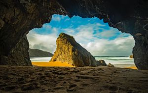 Превью обои скала, пещера, пляж, камень, каменный