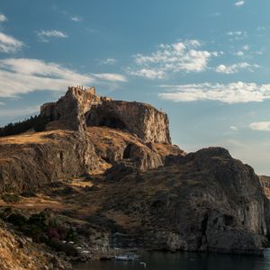 Превью обои скала, пещера, руины, море, лодка