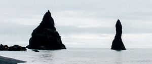 Превью обои скала, побережье, галька, море, небо