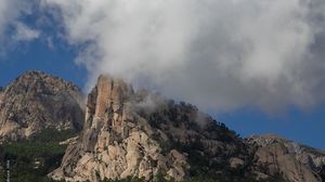 Превью обои скала, рельеф, деревья, облака, вид