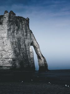 Превью обои скала, утес, море, побережье, сумерки